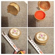 Stara szkatułka puzderko vintage z porcelanową miniaturą – róże, retro