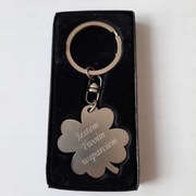 Breloczek czterolistna koniczyna z grawerem - nowy