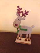 Renifer stojący z drewna figurka