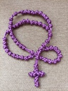 Różaniec ze sznurka satynowego fioletowy