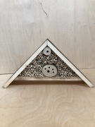 Hotel domek ul budka dla owadów pszczół murarek