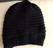 Czapka damska czarna. 