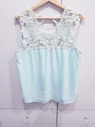 Zwiewna bluzeczka z koronkowym haftem ORSAY 