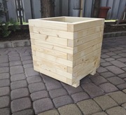 Drewniana donica ogrodowa