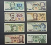 Zestaw banknotów bezobiegowych.