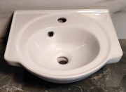 Umywalka ceramiczna 40x34 cm – nowa, możliwy montaż na szafce