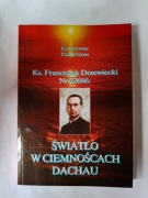 Światło W Ciemnościach Dachau " Jan Borowiec 