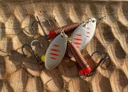 SpinneREK Błystka obrotowa Salmon nr4 18g. kolor: Srebro mat czerwone paski