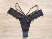 nowe stringi czarne koronka paski * 36 S