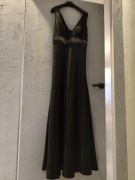 Elegancka czarna sukienka maxi
