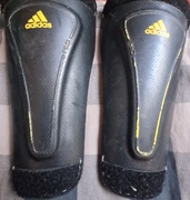 ochraniacze piłkarskie Adidas F50 stan. bdb