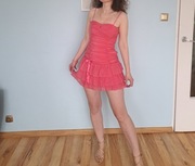 Różowa sukienka Vera Mont rozmiar 32 Sylwester impreza falbanki