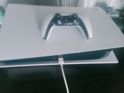 KONSOLA SONY PS5 PLAYSTATION 5 Z NAPĘDEM BLU-RAY + PAD + ŁADOWARKA
