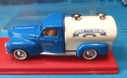 Model Dodge 1950 Cysterna Mleko 1:43