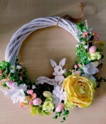 Wianek wielkanocny na drzwi