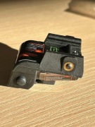 Czerwony celownik laserowy akumulatorowy na szynę picatinny