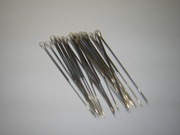 Drut stalowy do montażu błystek obrotowych 0,65mm/7cm kpl-25szt