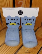 Skarpetki z gumową podeszwą - rozmiar 20