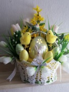 Duża Kompozycja wiosenno wielkanocna w koszyczku szydelkowym. Oświetlona 