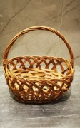Uroczy koszyk wiklinowy, mały kosz, koszyczek, wielkanocny, święconka