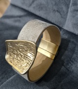 Modna złota bransoletka ze sztucznej skóry 