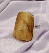 Srebrny pierścionek z bursztynem