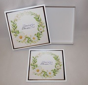 Kartka w pudełku na Chrzest Święty biała srebrna stokrotki kwiaty