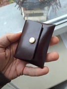 Praktyczny i stylowy portfelik na karty z zamknięciem - minimalizm i wygoda