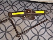 Lewarek podnośnik samochodowy toyota 