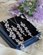 Zestaw biżuterii ślubnej w srebrnym kolorze 