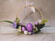 Elegancki stroik wielkanocny na kole