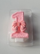 Świeczka urodzinowa cyferka 1 różowa z kokardką | dekoracja tortu