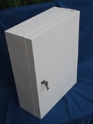 Szafka metalowa blaszana apteczka 45 X 35 X 15 cm ŁADNA