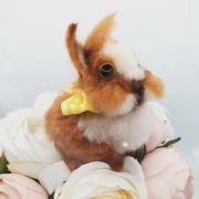 Królik Wielkanocny Filcowany Dekoracja Handmade z Wełny Czesankowej Prezent