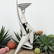 New Look kobieta z misą biało czarna Török János Zsolnay Węgry lata 60te