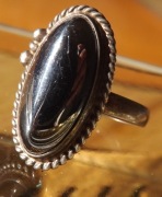 Póżny PRL- srebrny z krzemem.