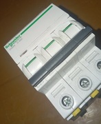 Wyłącznik nadprądowy Schneider 3p C25A