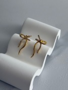 Kolczyki kokardki sztyft diamenciki bling Zezu