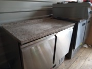 Lodówka , stół do pizzy,kuchnia nastawna