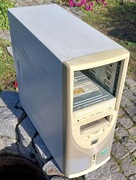 Obudowa komputerowa z napędami FDD CD