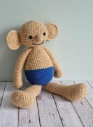 Plastuś w niebieskich majtkachna szydełku 35cm. 