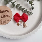 Agrafka z literką i zawieszkami