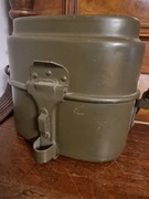 PRL-Kultowa menażka z 1982r.,dwuczęściowa, obie części  sygnowane