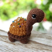 Żółw, żółwik maskotka lub igielnik