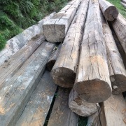 stare drewno belki rustykalne więźba dachowa stuletnia 