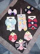 Komplet spinek i gumek kokardek.