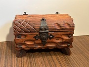 Ciekawa stara drewniana szkatułka bardzo ładna 