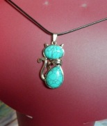 Wisiorek z kotkiem, turkusowy kot w srebrnej oprawie