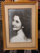 Stary portret dziewczyny lata 50  40x54 cm w ramach 