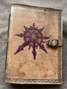 Notes skórzany z gwiazda chaosu i smocza obwoluta wymienne kartki